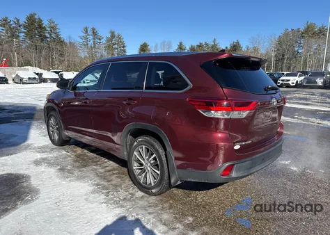 2018 Toyota Highlander Xle z USA, uszkodzony, nr VIN 5TDJZRFH9JS897166